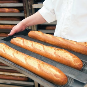 フランスパンが焼きあがります